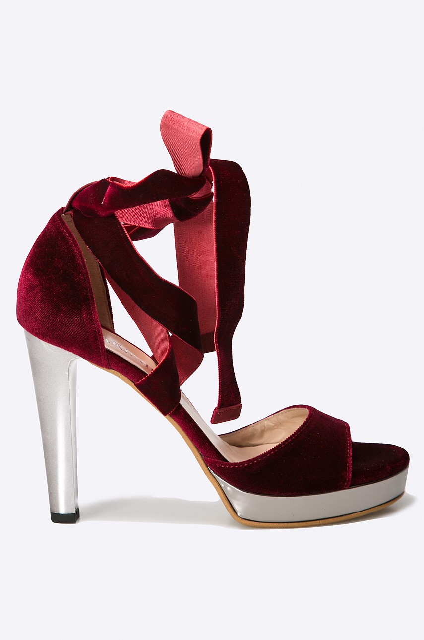 Carinii - Sandály B3919.J36.000.000.C14